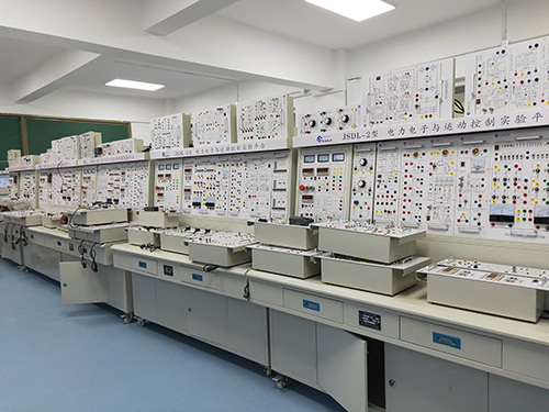 北京聯(lián)合大學電力電子運動控制實驗臺交付培訓