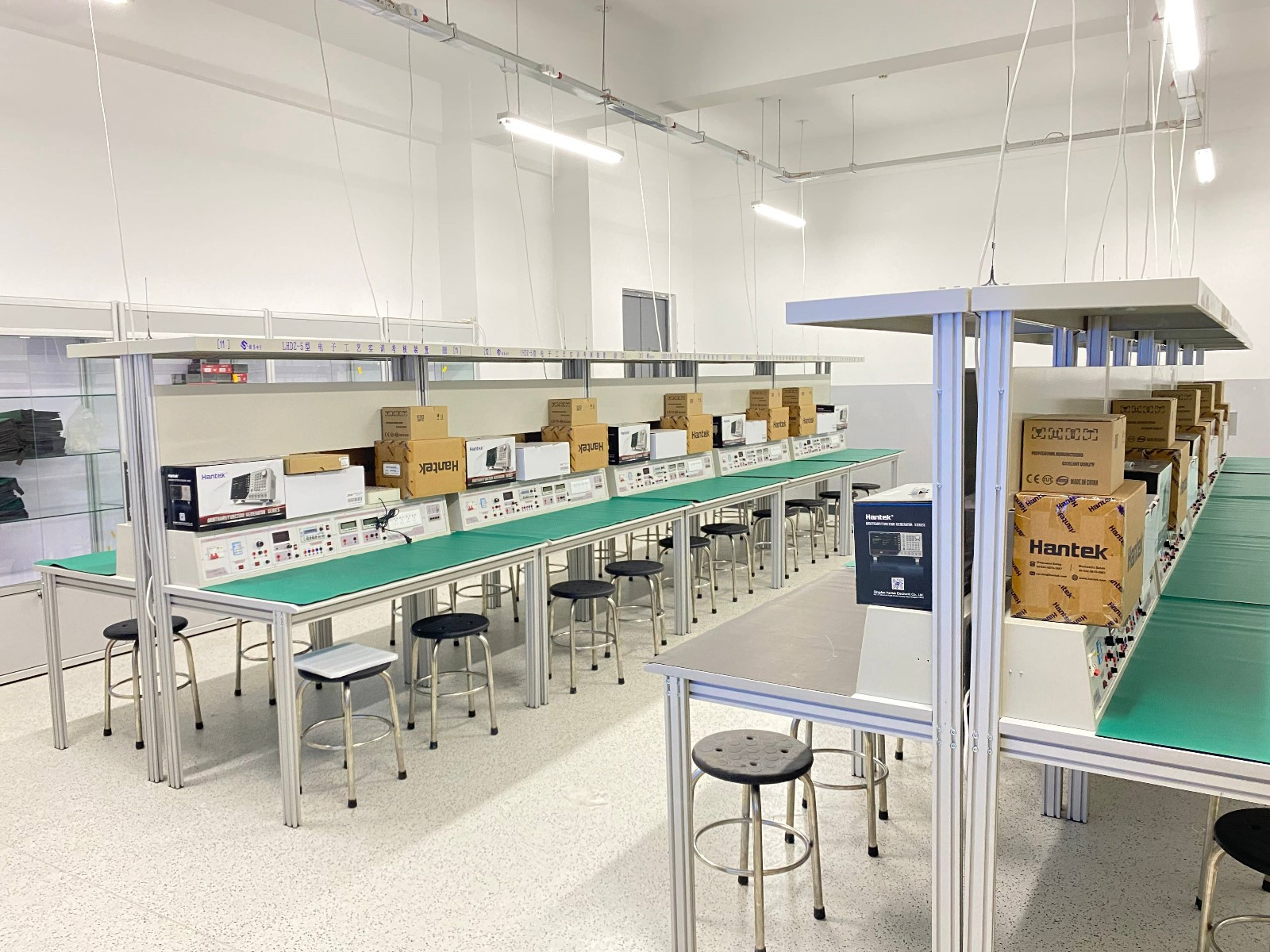 張家口學院物聯(lián)網(wǎng)創(chuàng)新、電子工藝實驗室交付